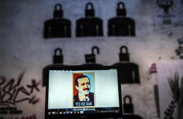 Турецкий суд постановил разблокировать доступ в Youtube | Фото: AFP