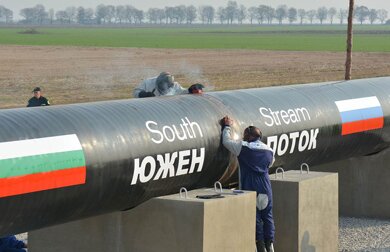 ЕС может заморозить строительство Южного потока | Фото: AFP