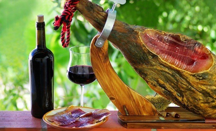 Создана диета на основе хамона и вина | Фото: Thinkstock