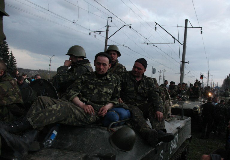 В Крамоторске десантники сдали оружие | Фото: AFP