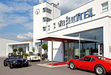V8 – отель класса люкс, где спят в машинах 