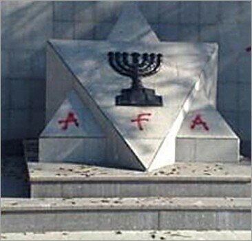 В Севастополе осквернили памятник Жертвам Холокоста. 