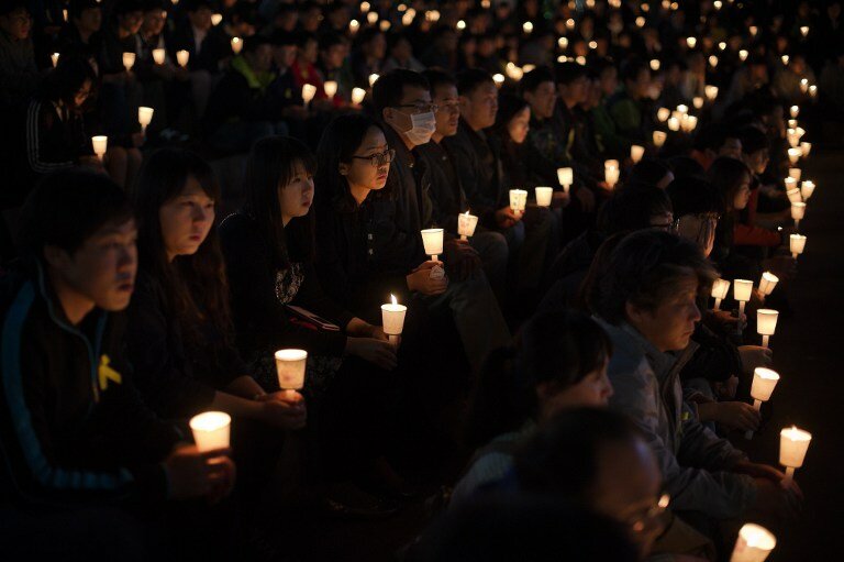 В Южной Корее продолжают находить тела с затонувшего парома | Фото: AFP