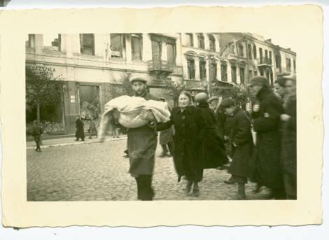 Похороны еврейского ребенка, Польша, 1941 год
