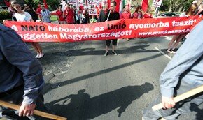 Суд разрешил неонацистский митинг перед Еврейским конгрессом | Фото: AFP
