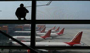Пилоты отдали штурвал стюардессе, а сами улеглись спать | Фото: AFP