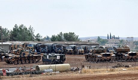 Турция перебросила войска к сирийской границе | Фото: AFP