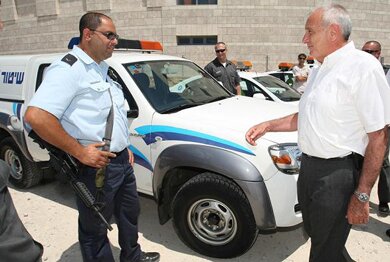 В Израиле возрастет количество полицейских и пожарных 