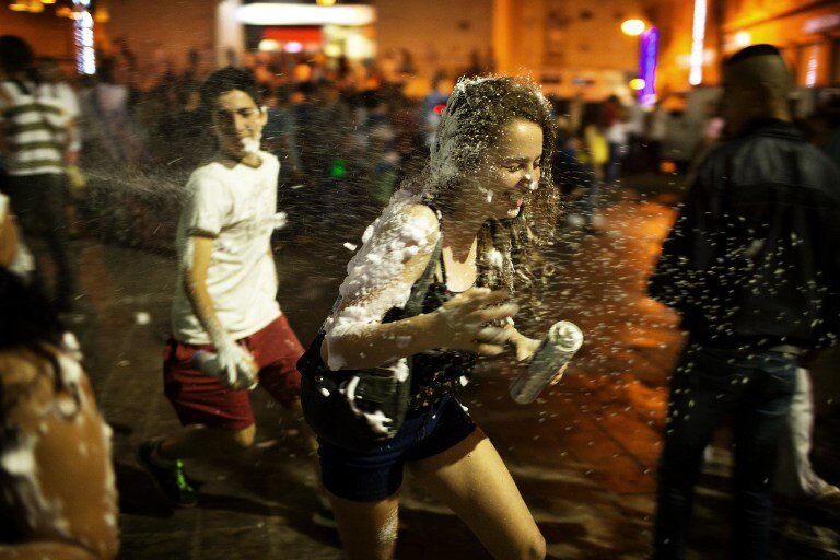 Израиль празднует и отмечает | Фото: AFP