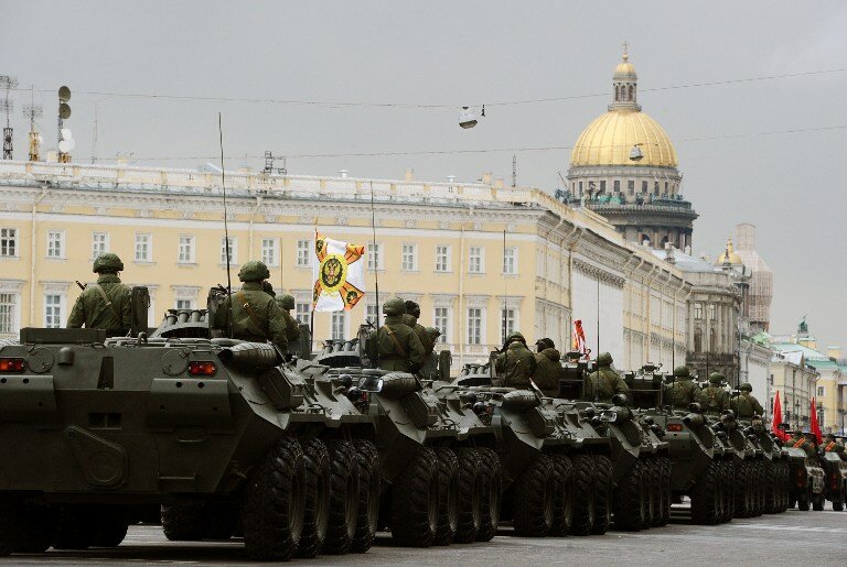 Россия вывела войска на Красную Площадь | Фото: AFP