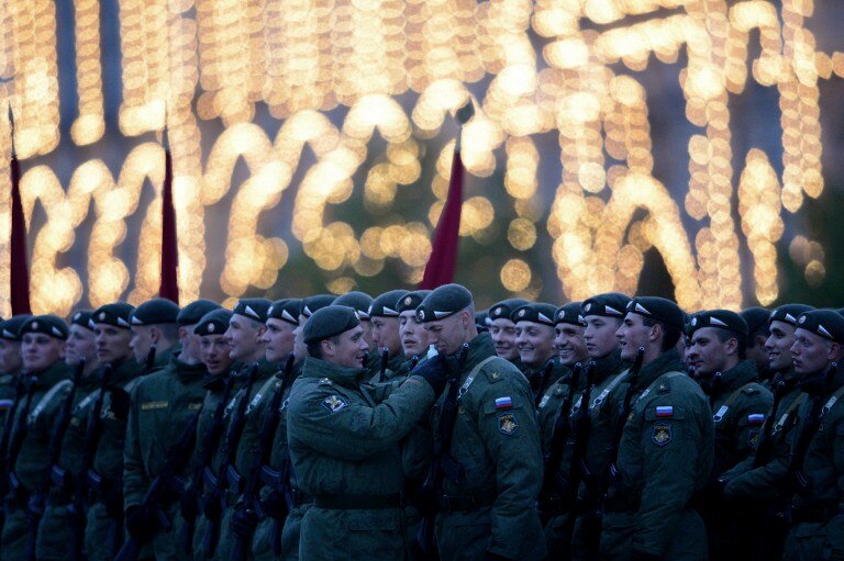 Россия вывела войска на Красную Площадь | Фото: AFP