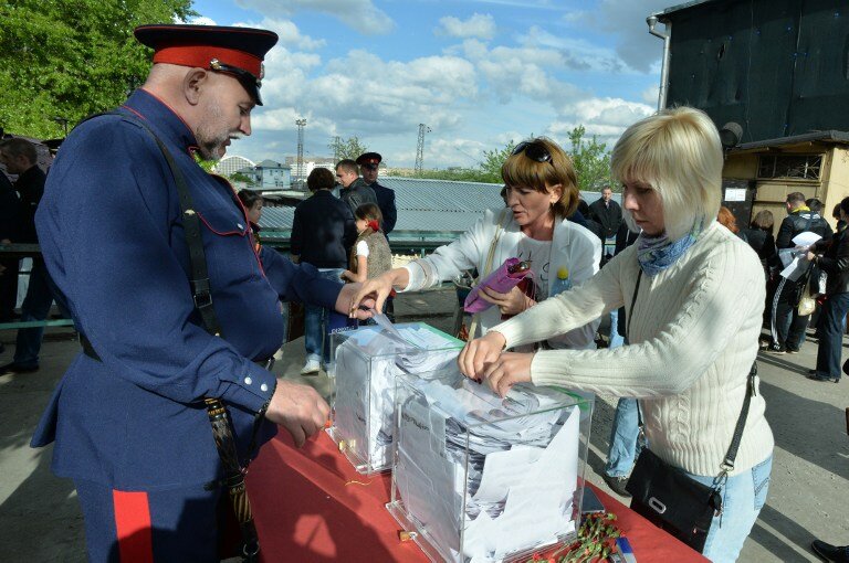 Москва. Полтора километра очереди голосующих за Донбасс | Фото: AFP