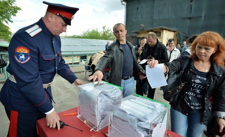 Москва. Полтора километра очереди голосующих за Донбасс | Фото: AFP