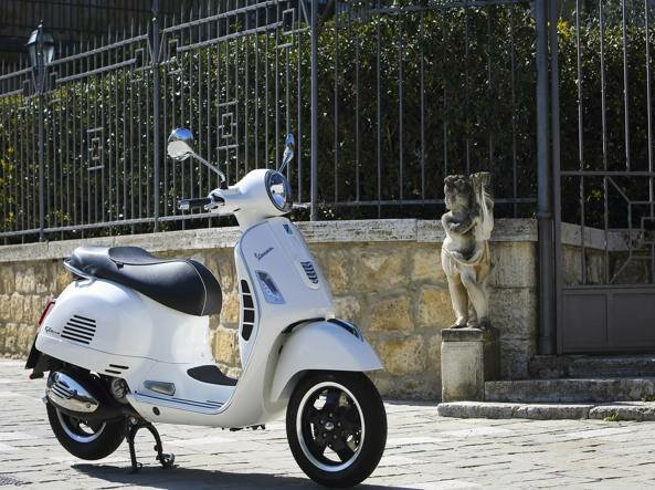 Vespa представила скутер, интегрированный со смартфоном | Фото: AFP