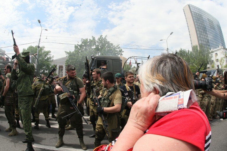 Донецк с восторгом встретил `восточных освободителей` | Фото: AFP