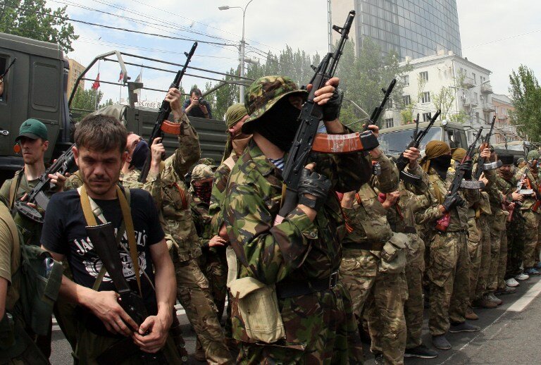 Донецк с восторгом встретил `восточных освободителей` | Фото: AFP
