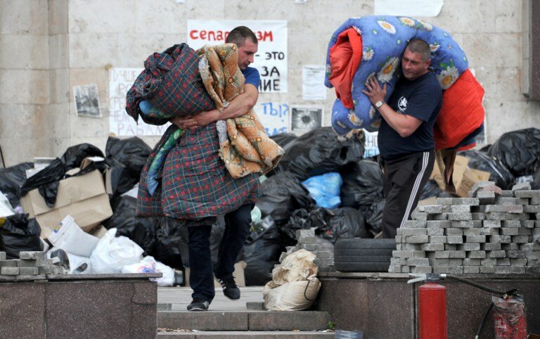 Мародерство, баррикады и батальон ”Восток” в Донецке | Фото: AFP