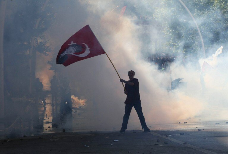 Турецкие протесты: 2 убитых, 1000 раненых, 900 арестованных | Фото: AFP