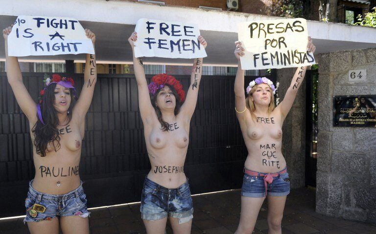 В Тунисе судят европейских FEMENисток | Фото: AFP
