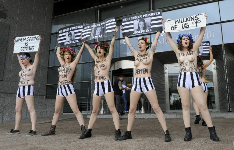 В Тунисе судят европейских FEMENисток | Фото: AFP