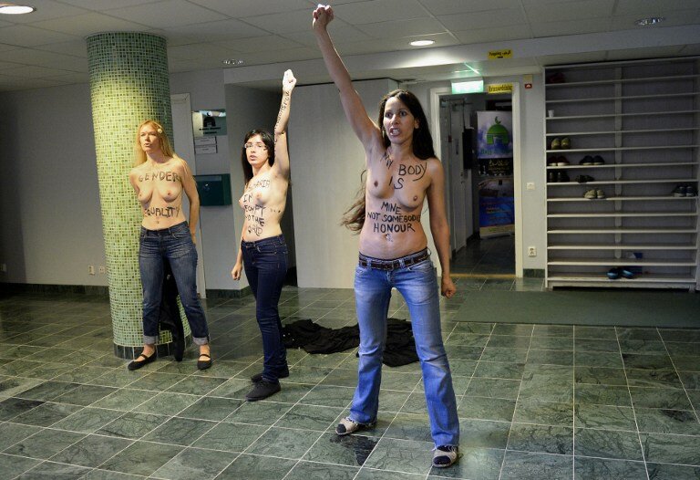 Femen разделись в мечети Стокгольма | Фото: AFP