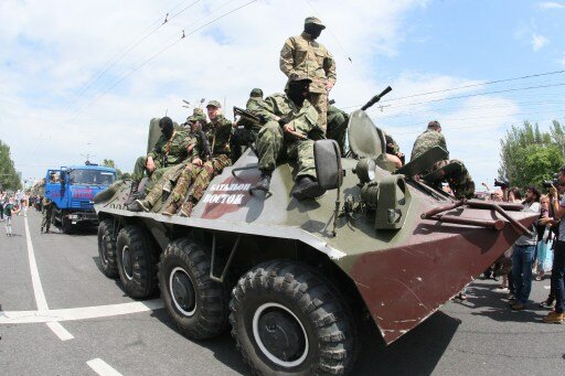 Луганск. Сепаратисты захватили патронный завод | Фото: AFP