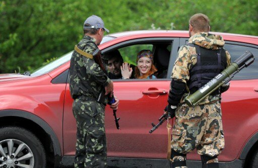 Из Северодонецкого аэропорта похитили десять авто с охраной | Фото: AFP
