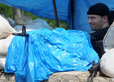 Бой в Мариуполе - есть убитые и раненые | Фото: AFP