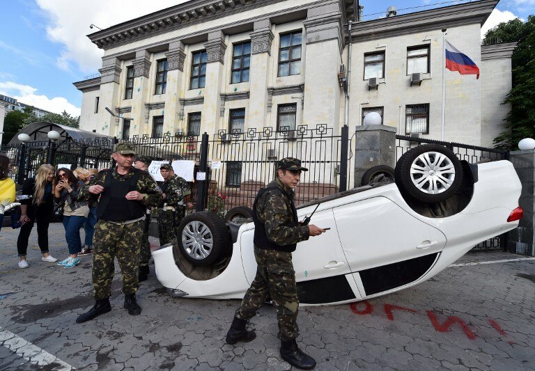 Киев. Штурм посольства России | Фото: AFP