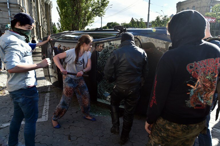 Киев. Штурм посольства России | Фото: AFP