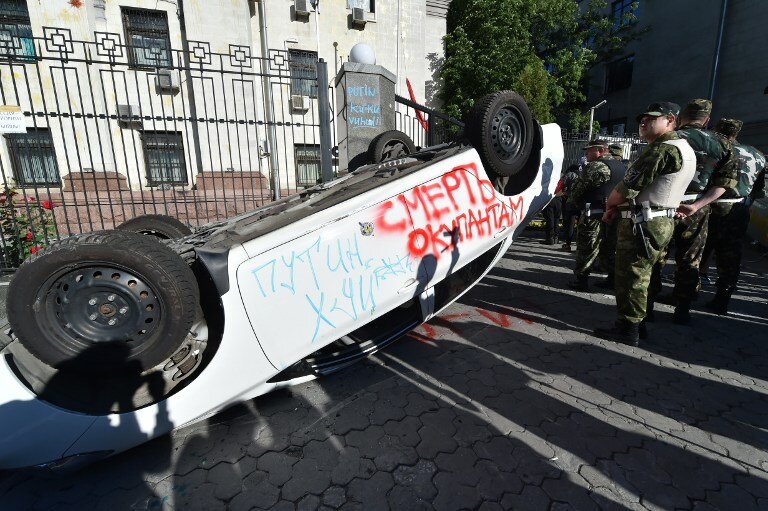 Киев. Штурм посольства России | Фото: AFP