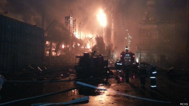 Взрыв на заводе `Роснефти`: 5 погибших | Фото: AFP