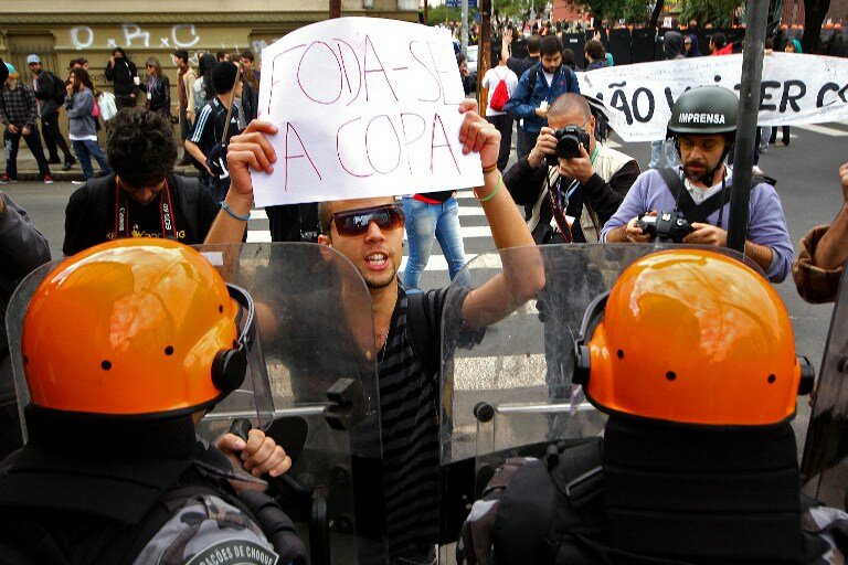 Бразилия протестует против Чемпионата Мира | Фото: AFP