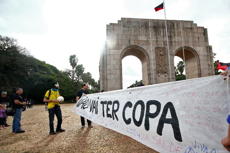 Бразилия протестует против Чемпионата Мира | Фото: AFP