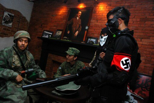 Мусульмане в нацистском кафе Бандунга | Фото: AFP