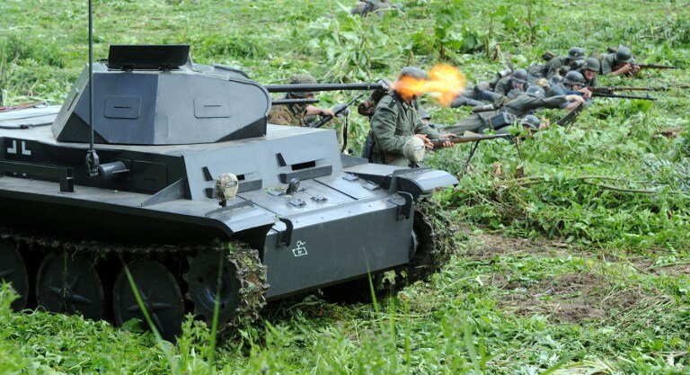 22 июня, ровно в 4 часа... | Фото: AFP