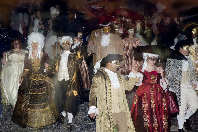 Маскарад в Версале | Фото: AFP