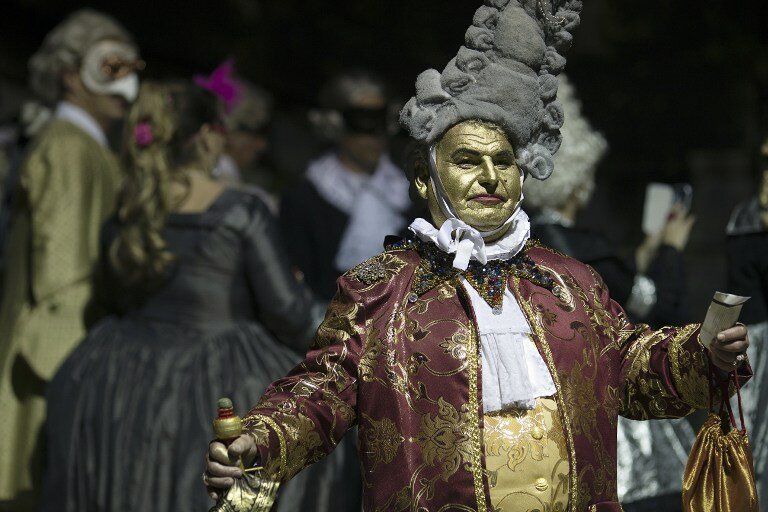 Маскарад в Версале | Фото: AFP