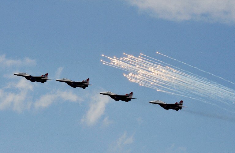 Российские военные самолеты на авиашоу в Петербурге | Фото: AFP