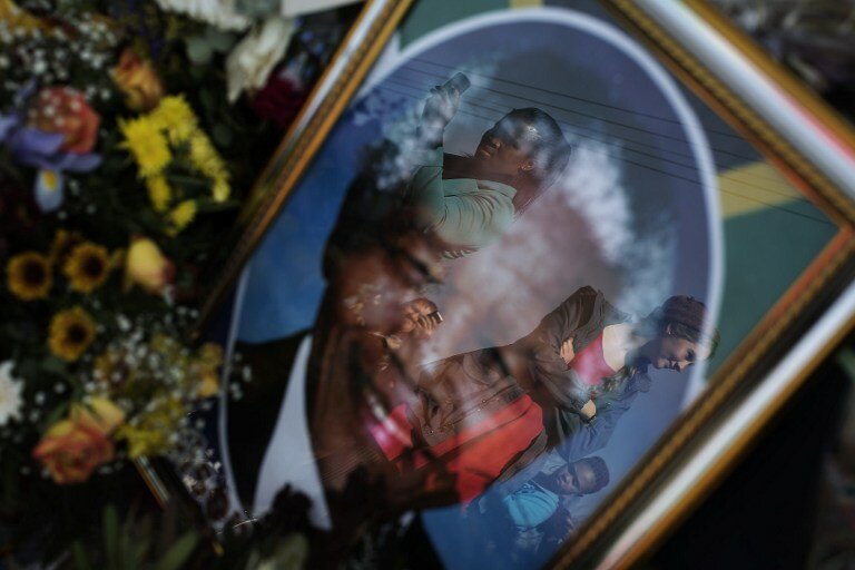 Мандела в критическом, но стабильном состоянии | Фото: AFP