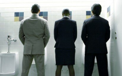 В туалете мужчину укусила змея за причинное место | Фото: Thinkstock
