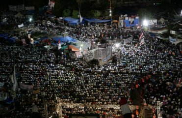 Сторонники Мурси осаждают министерство обороны | Фото: AFP
