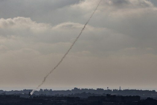 В районе Тель-Авива сбито пять ракет | Фото: AFP