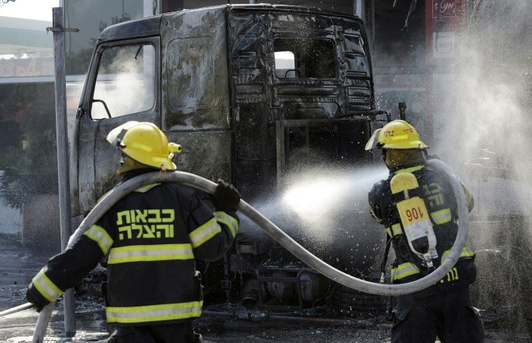 Сгоревшая бензоколонка в Ашдоде | Фото: AFP