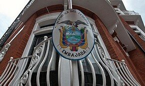 Лондон вправе забрать Ассанжа из посольства Эквадора | Фото: AFP