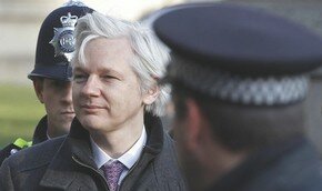 Хакеры атакуют британские министерства, мстя за Ассанжа | Фото: AFP