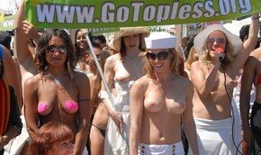Парад Go Topless: по Тель-Авиву пройдут полуголые женщины 