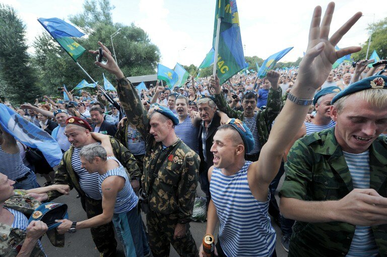 День ВДВ: Десантники побили гея | Фото: AFP