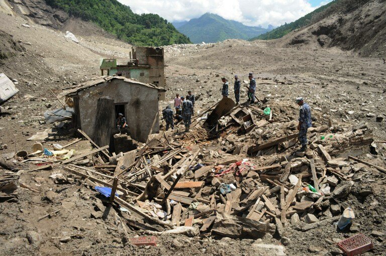 В Непале во время оползня погибли люди | Фото: AFP