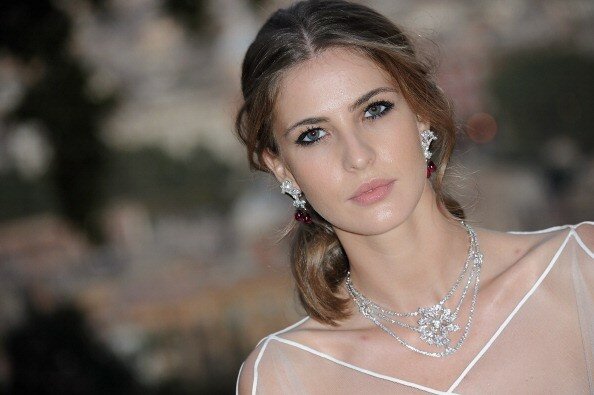 Аристократия 21-го века примеряет новейшую коллекцию Cartier | Фото: Getty Images